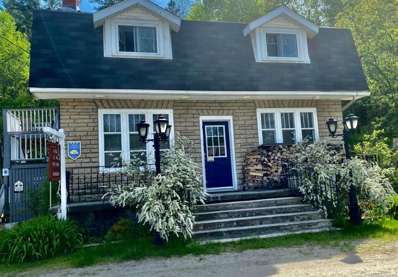 Auberge De Mon Petit Chum B&B Wakefield Buitenkant foto