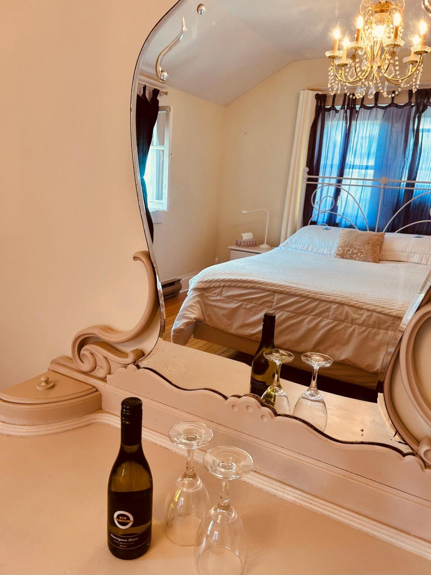 Auberge De Mon Petit Chum B&B Wakefield Buitenkant foto